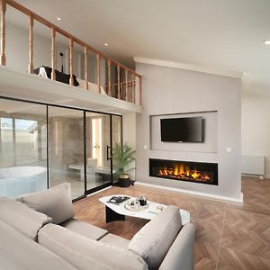 Gatto Residence